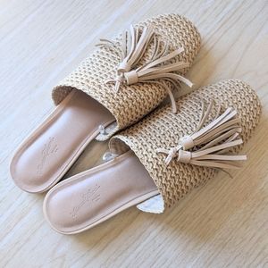 NWOT Universal Thread Woven Tassel Mules